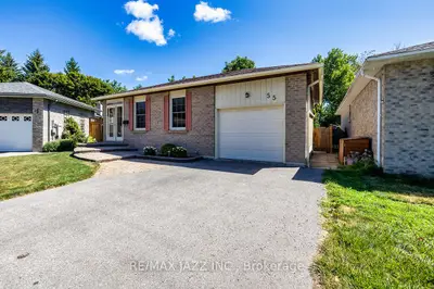 Detached in Whitby