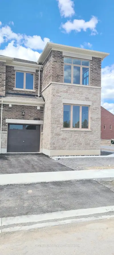 Att/Row/Townhouse in Pickering