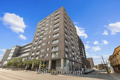 Condo Apartment in Oshawa