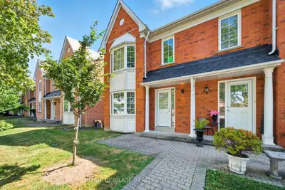 Condo Townhouse in Whitby
