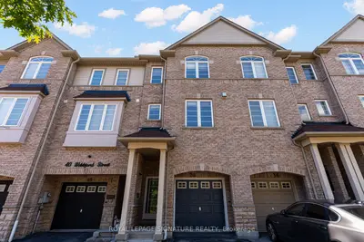 Att/Row/Townhouse in Ajax