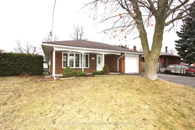 Detached in Whitby