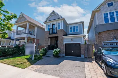 Detached in Whitby