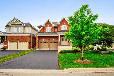 Detached in Oshawa