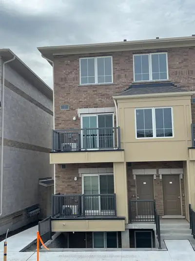 Condo Townhouse in Oshawa
