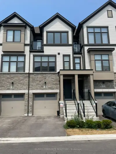 Att/Row/Townhouse in Oshawa