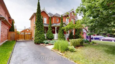 Detached in Whitby