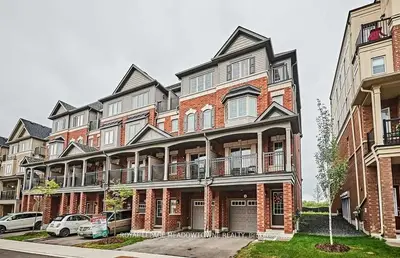 Att/Row/Townhouse in Oshawa