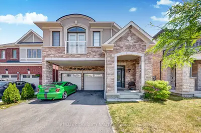 Detached in Whitby