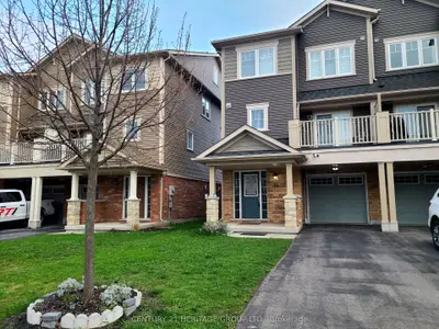 Att/Row/Townhouse in Oshawa