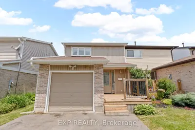Att/Row/Townhouse in Oshawa