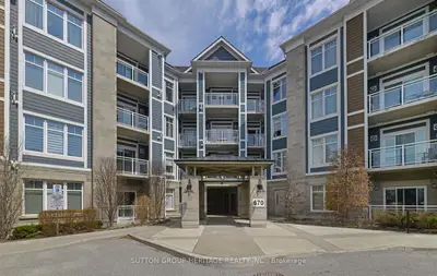 Condo Apartment in Whitby