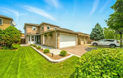 Detached in Whitby