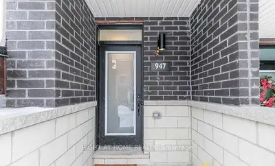 Att/Row/Townhouse in Oshawa
