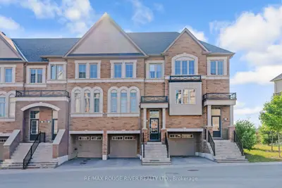 Condo Townhouse in Oshawa