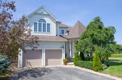 Detached in Whitby