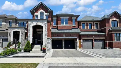 Detached in Whitby