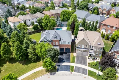 Detached in Whitby