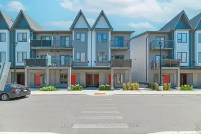 Condo Townhouse in Pickering