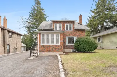 Detached in Scugog