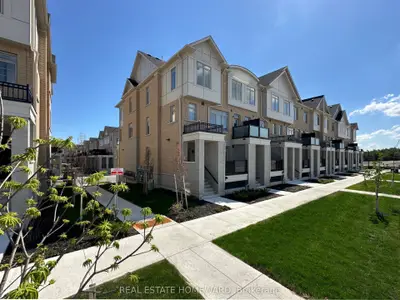 Condo Townhouse in Pickering