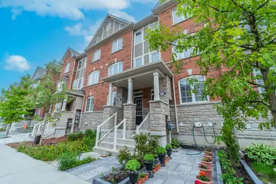 Att/Row/Townhouse in Toronto