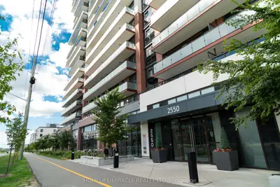Condo Apartment in Oshawa