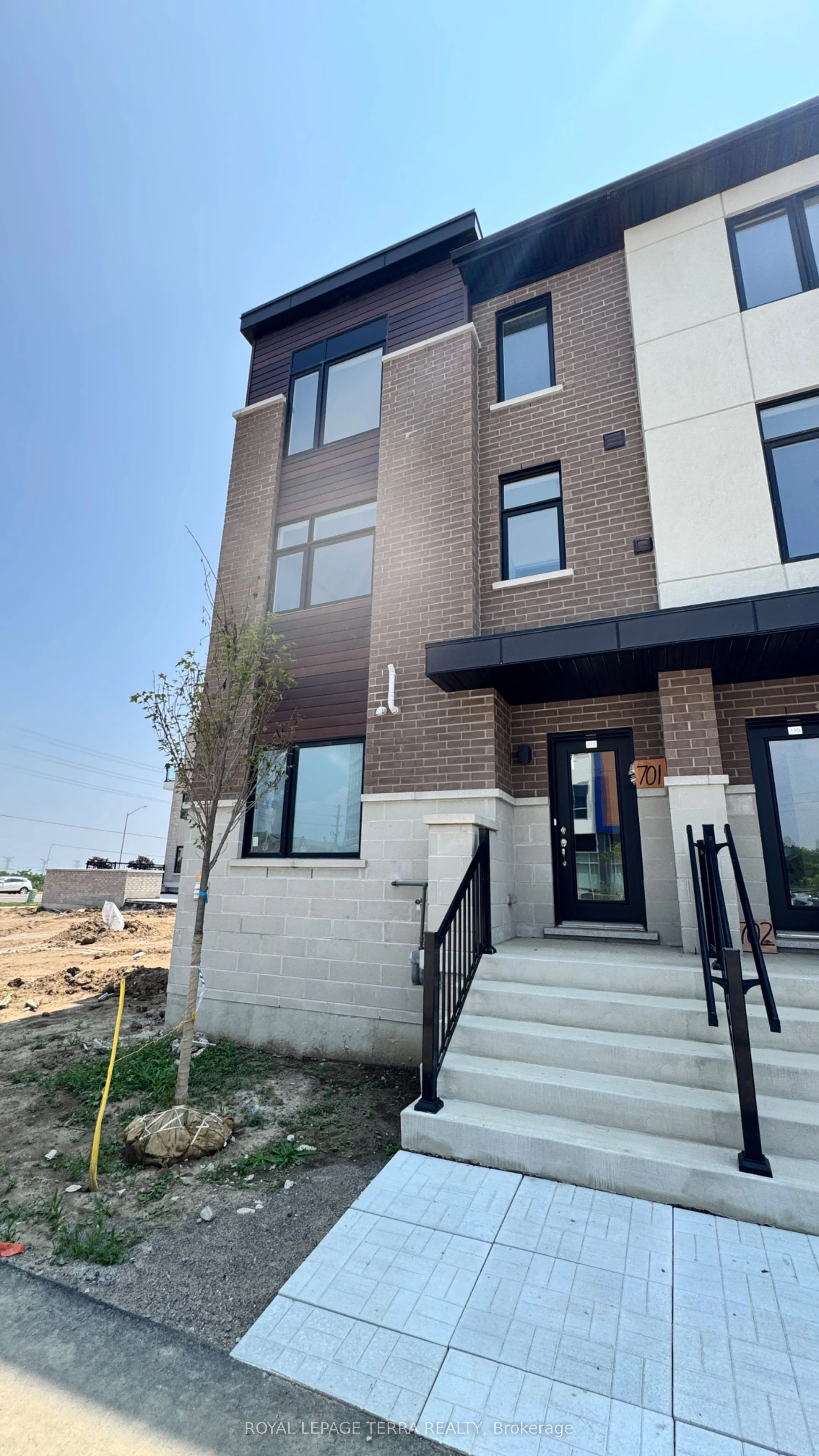 Att/Row/Townhouse in Pickering