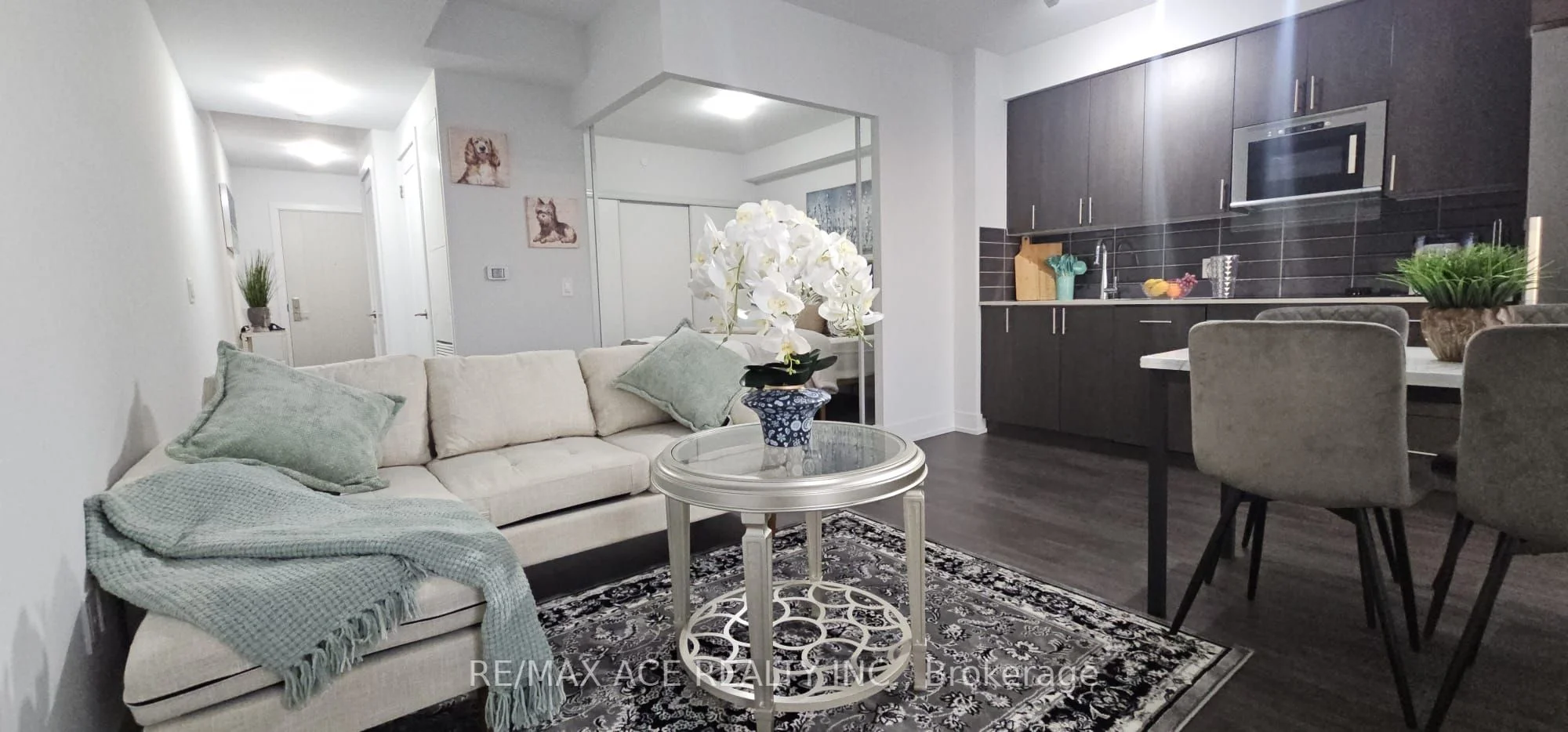 Condo Apartment in Oshawa