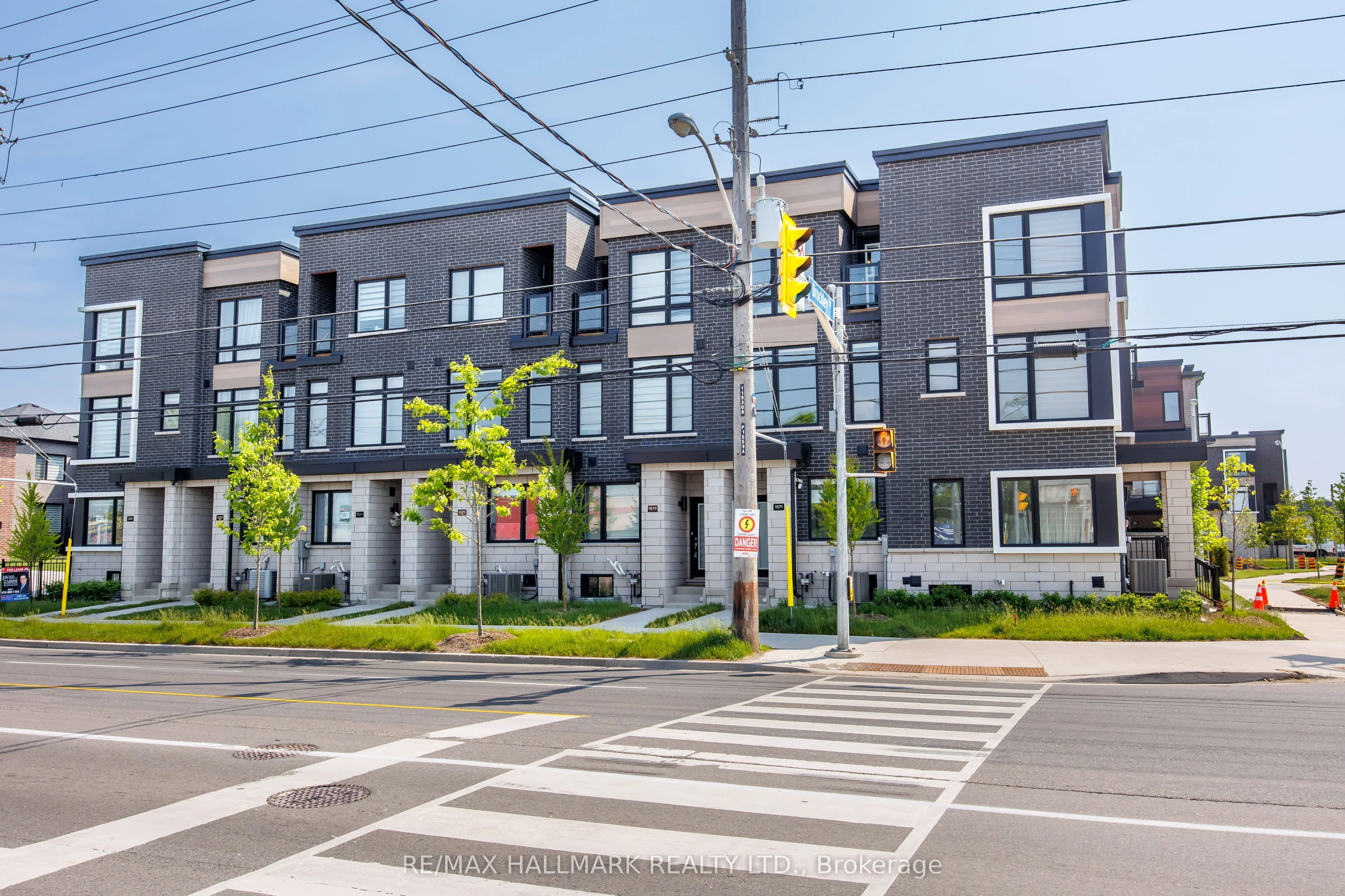 Att/Row/Townhouse in Toronto
