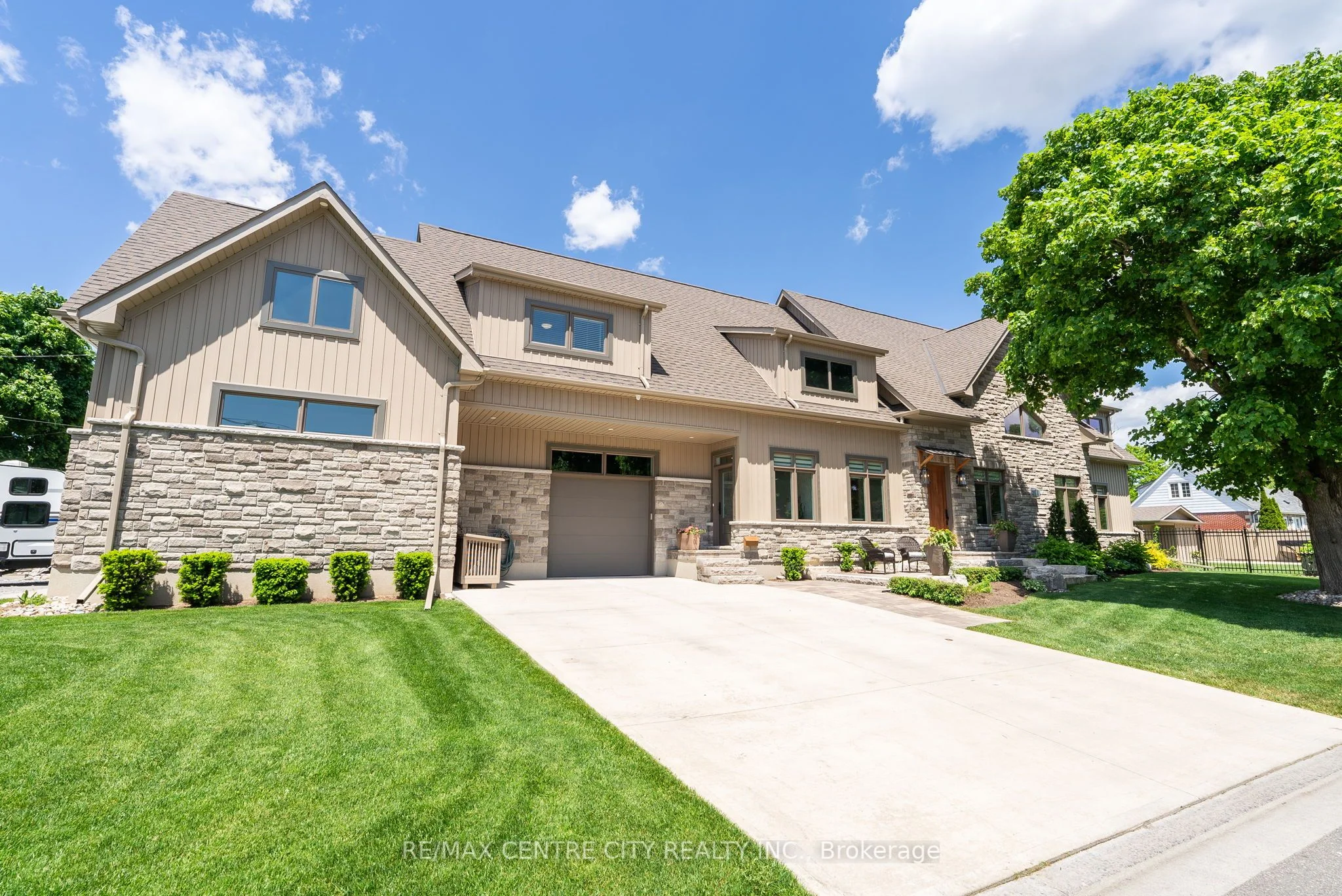 20 Eastwood Avenue N, Oshawa, ON L1G 3Y6