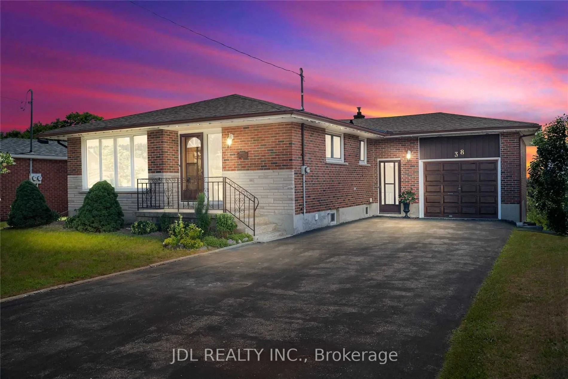 38 Grandview Street S, Oshawa, ON L1H 7C4