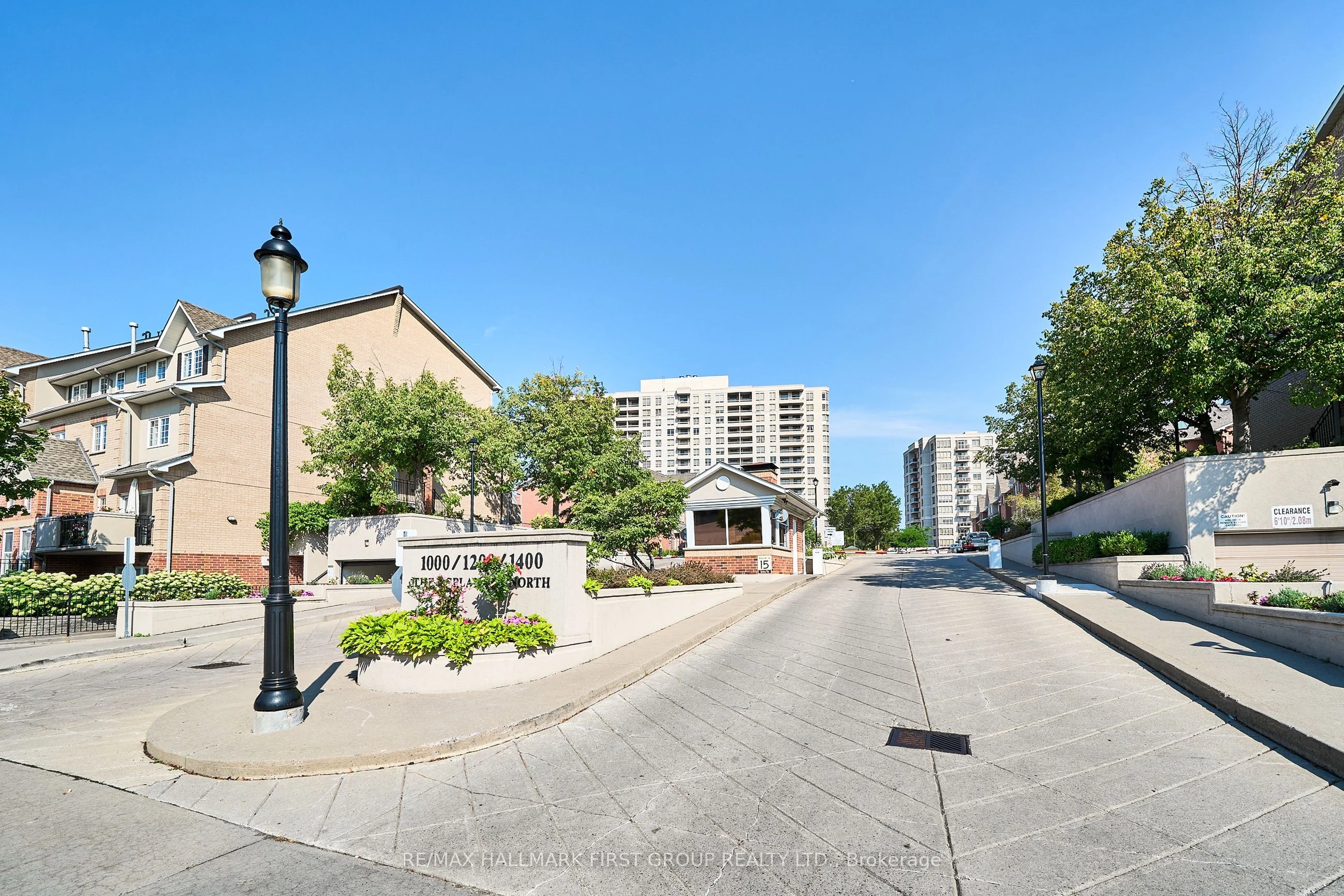 Condo Apartment in Pickering