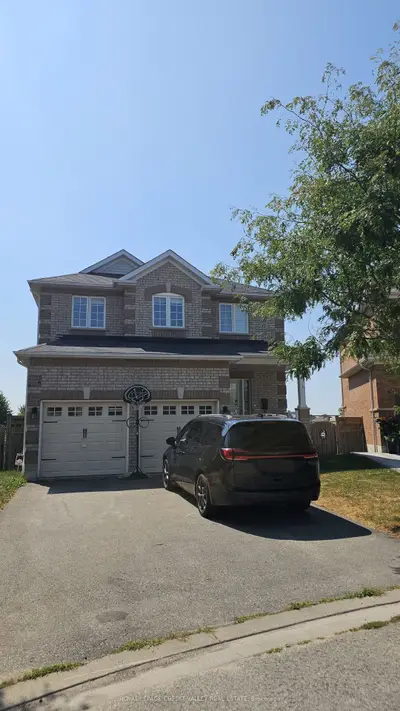Detached in Whitby