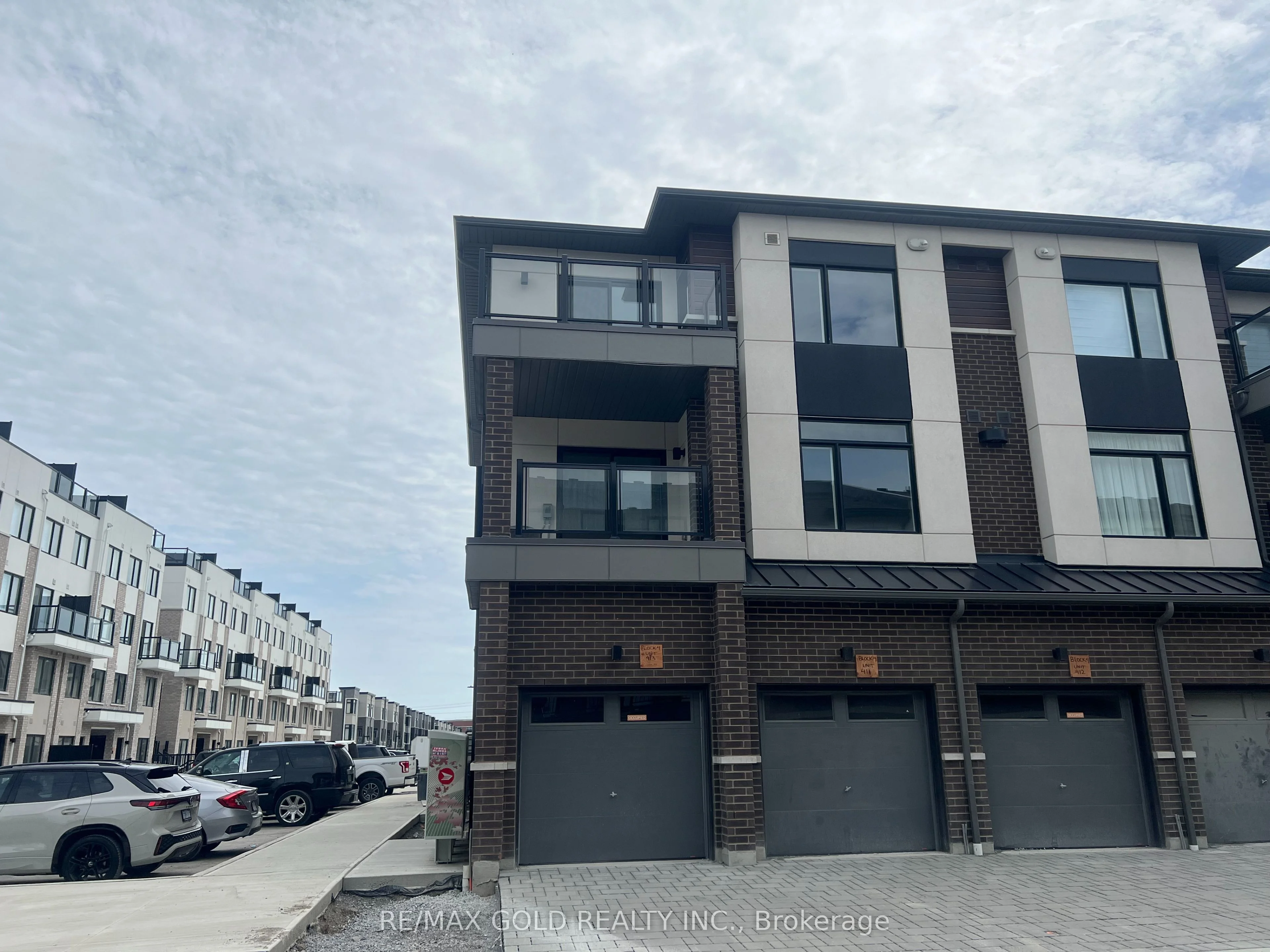 1695 Dersan Street 913, Pickering, ON L1X 0S9