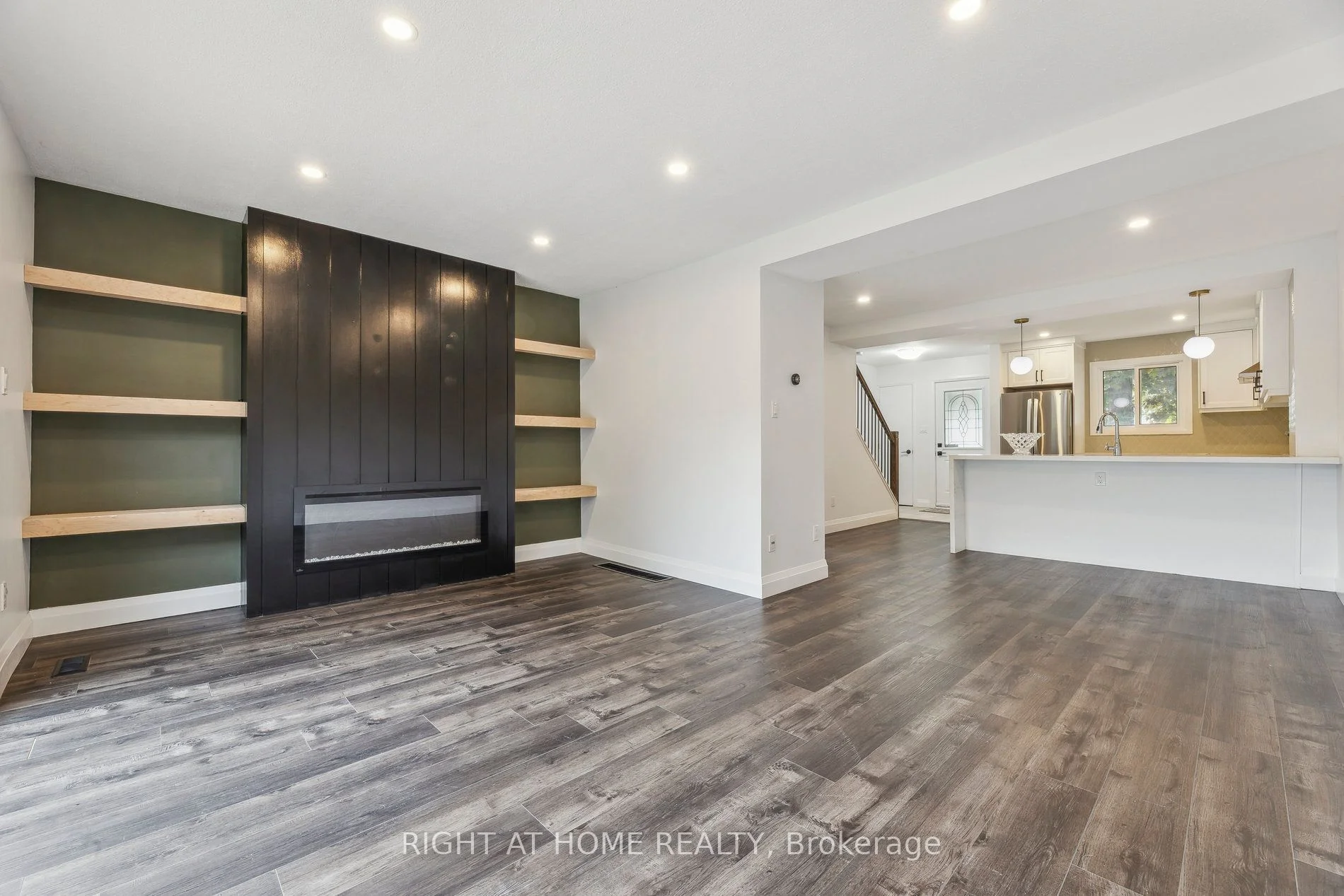 1183 Southdale Avenue, Oshawa, ON L1H 7Z1