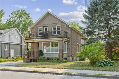 Detached in Whitby