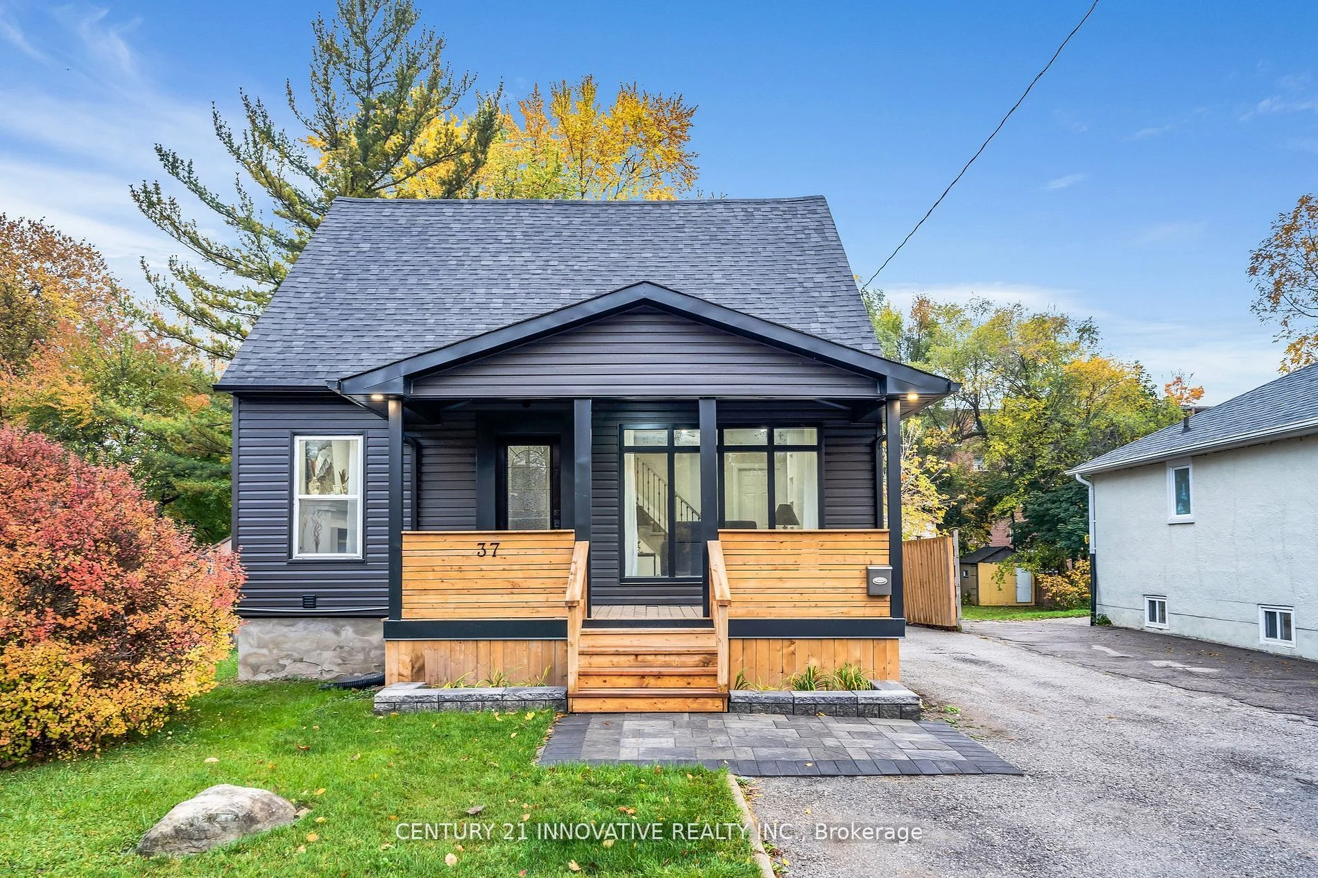 37 Lincoln Street, Ajax, On L1s 6c4