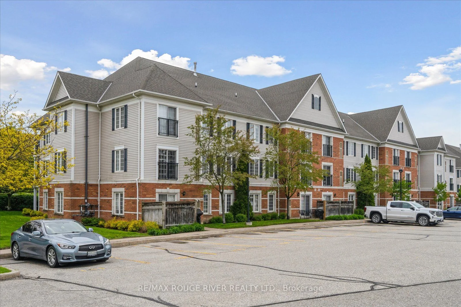 102 Aspen Springs Drive 212, Clarington, ON L1C 5N6