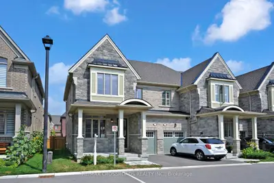 Att/Row/Townhouse in Ajax