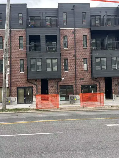 Att/Row/Townhouse in Toronto