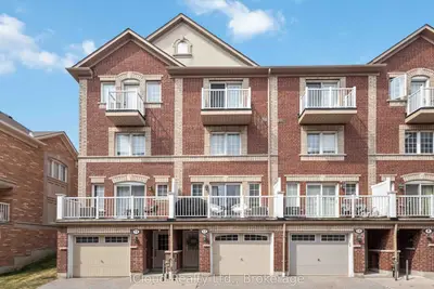 Att/Row/Townhouse in Ajax