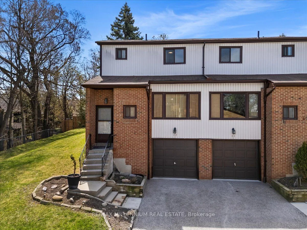 Condo Townhouse in Pickering