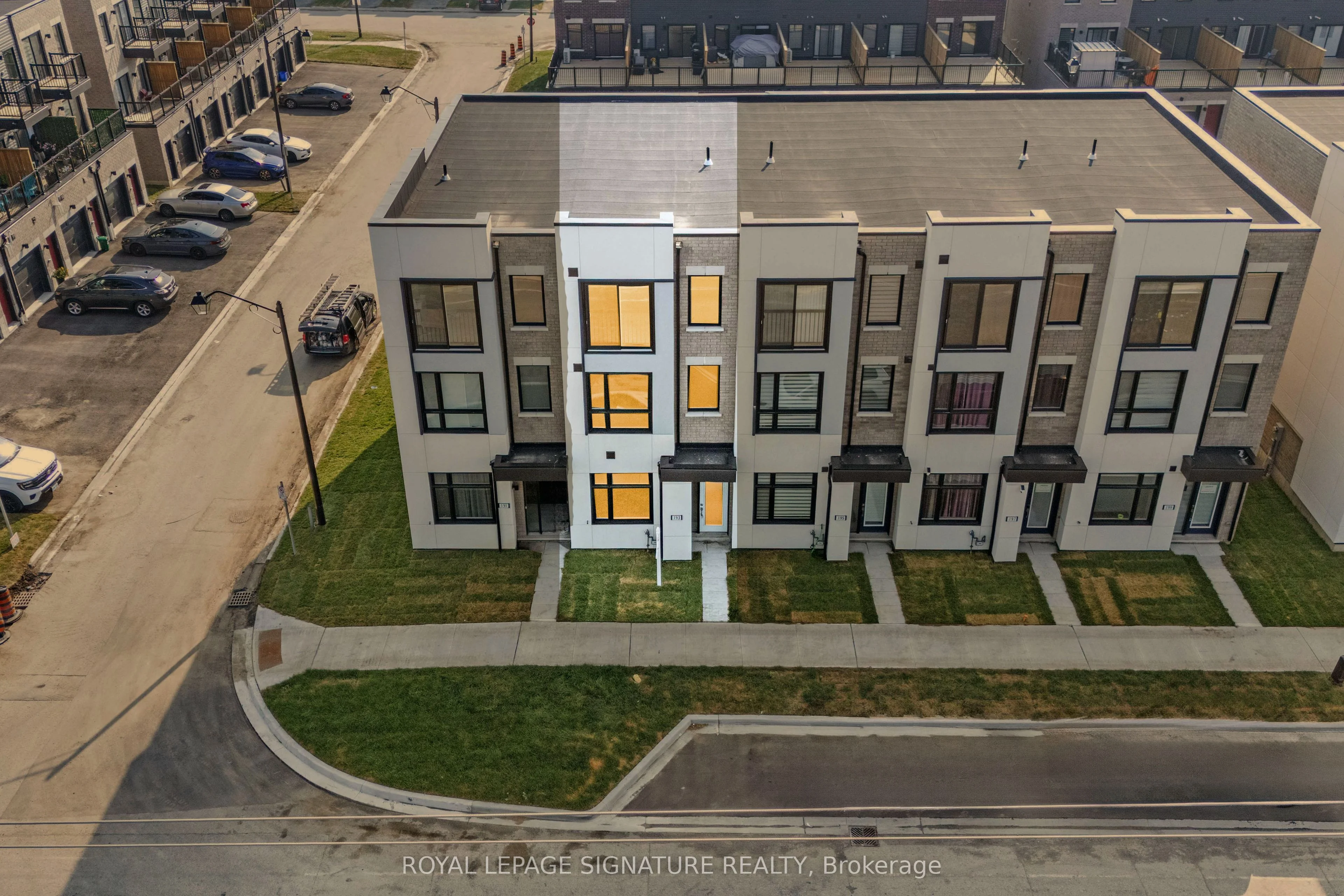 Att/Row/Townhouse in Ajax