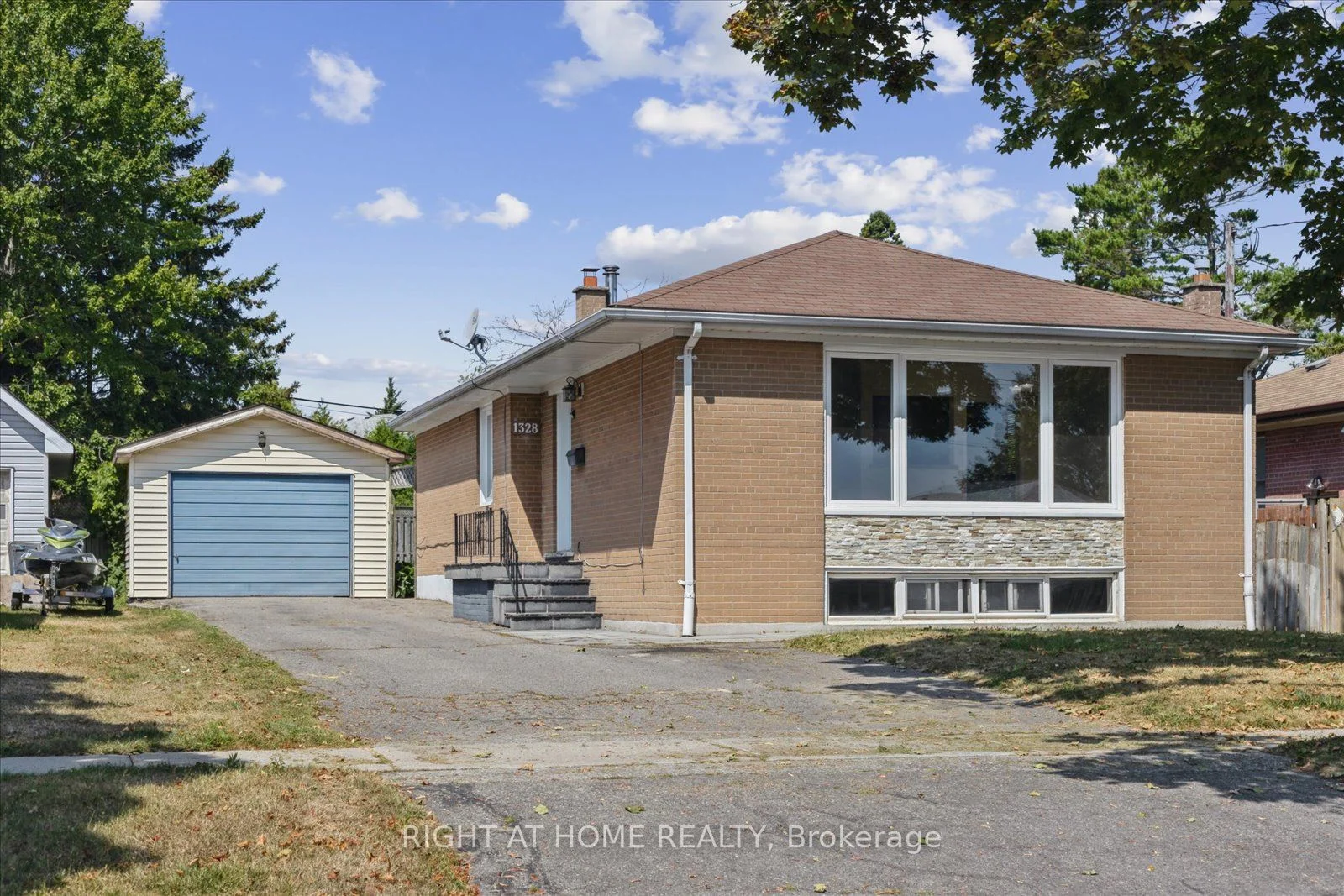 1328 Scugog Avenue, Oshawa, ON L1J 1J7