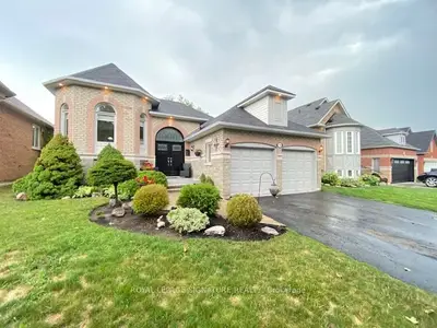 Detached in Oshawa