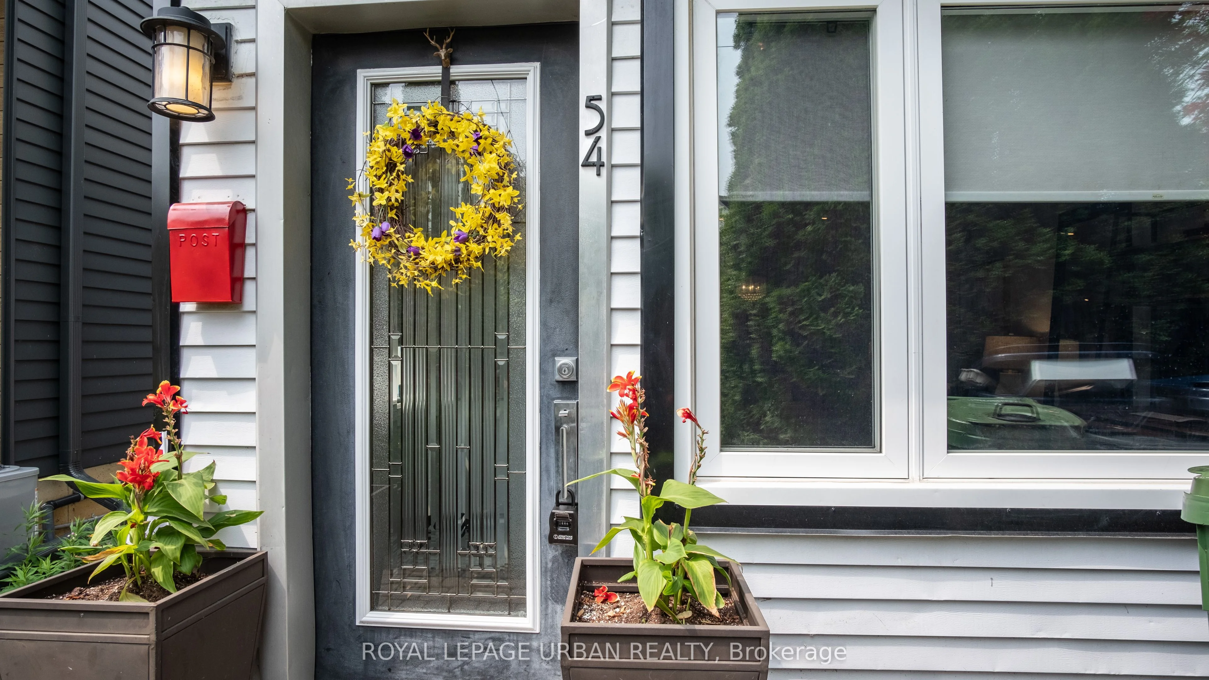 Att/Row/Townhouse in Toronto