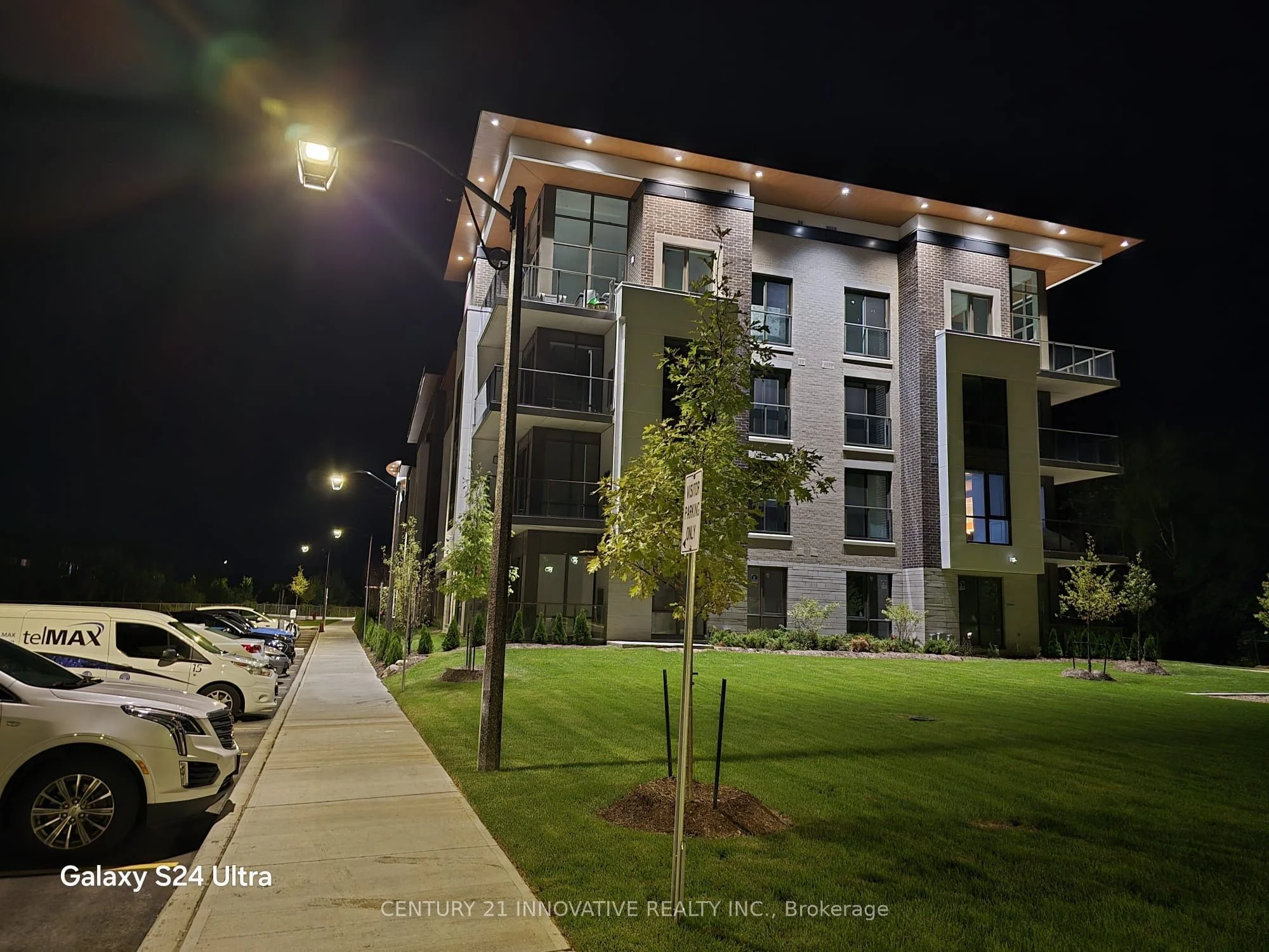 Condo Apartment in Oshawa