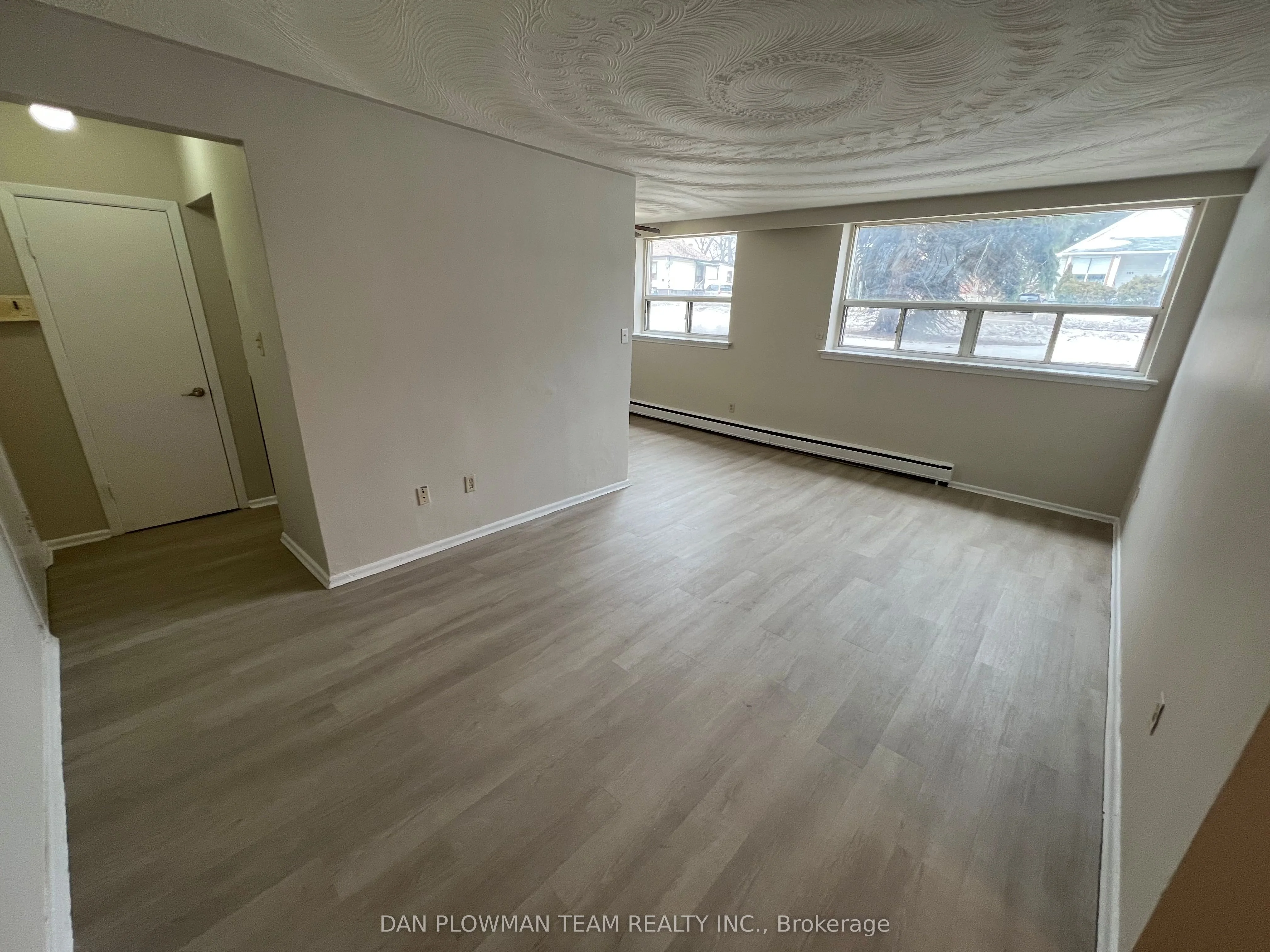 170 Park Road S B04, Oshawa, ON L1J 4H2