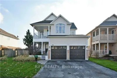 Detached in Whitby